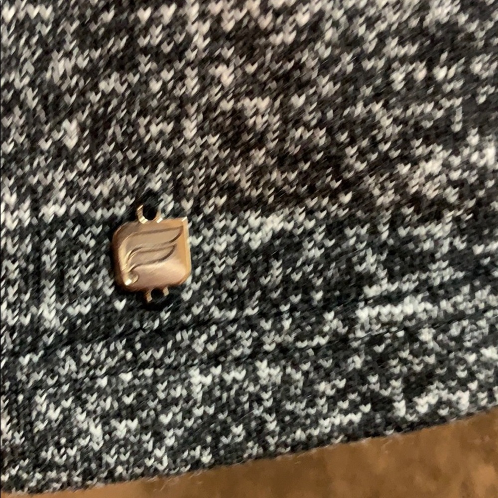 Fabletics Sweatshirt - image 4